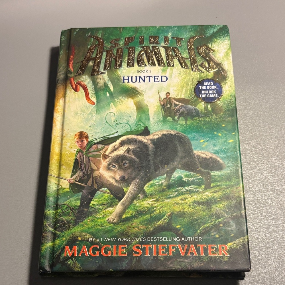 Scholastic Spirit Animals Book 2 - Hunted - Green and Gray Cover